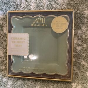 Green Ceramic Trinket Tray with gold trim NWT 4x4”